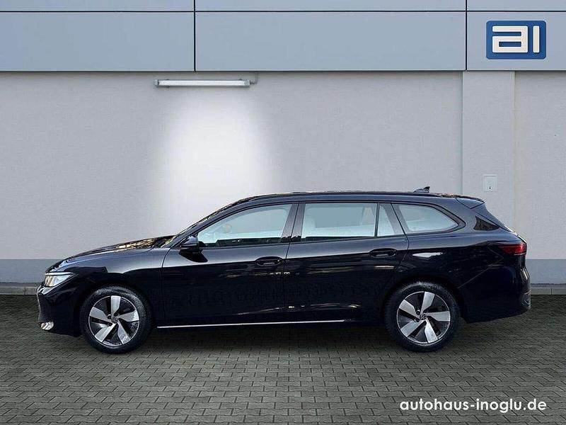 Gebraucht VW Passat R 150 PS (110 kW) 2025 Schwarz Limousine
