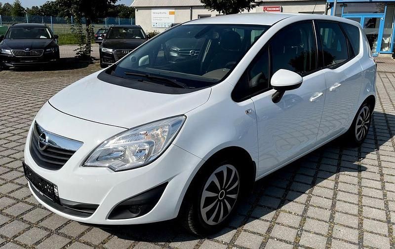 Weiß Gebraucht 2010 Opel Meriva Edition Van / Kleinbus | 4.800 € (Etwas zu teuer) - Bild 1/4