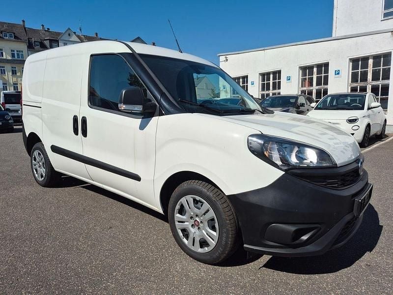 Weiß Gebraucht 2022 Fiat Doblò Van / Kleinbus | 16.900 € (Fairer Preis) - Bild 1/4