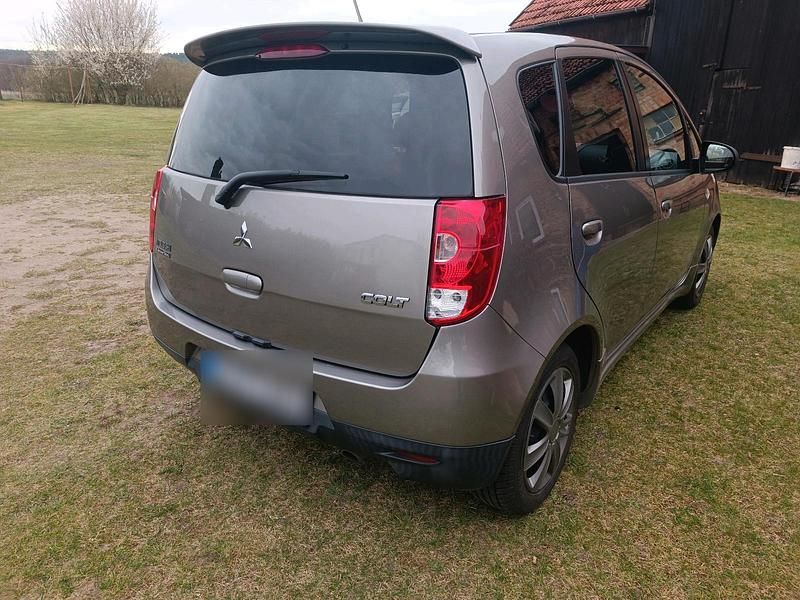 Gebraucht Mitsubishi Colt 95 PS (69 kW) 2011 Grau Kleinwagen