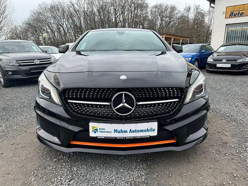 Schwarz Gebraucht 2015 Mercedes 200 Kombi | 19.000 € - Bild 1/4