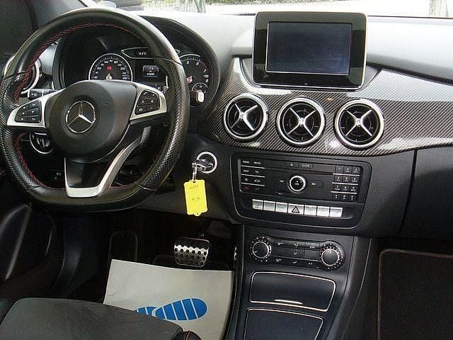 Gebraucht Mercedes B180 AMG line 122 PS (89 kW) 2016 Weiß Van / Kleinbus