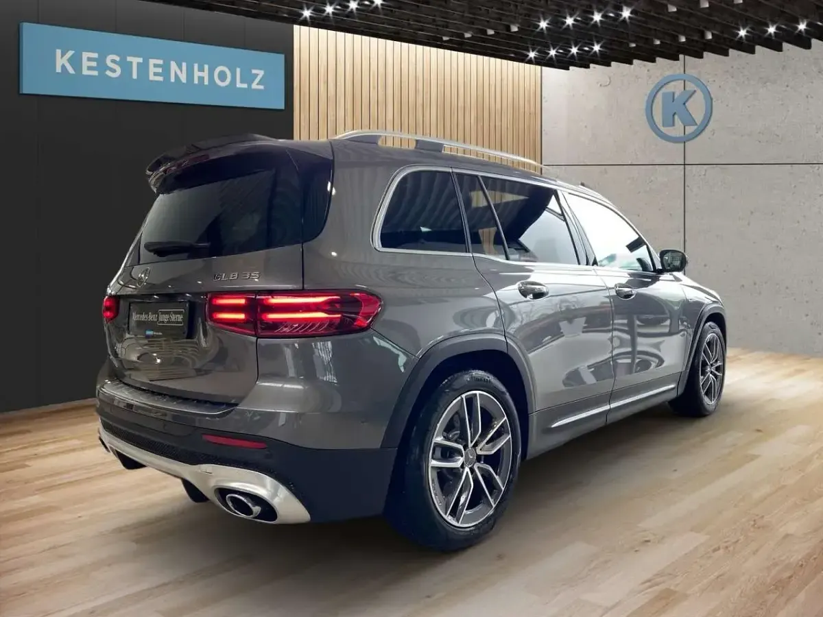 Gebraucht Mercedes GLB35 AMG 306 PS (225 kW) 2025 Grau SUV