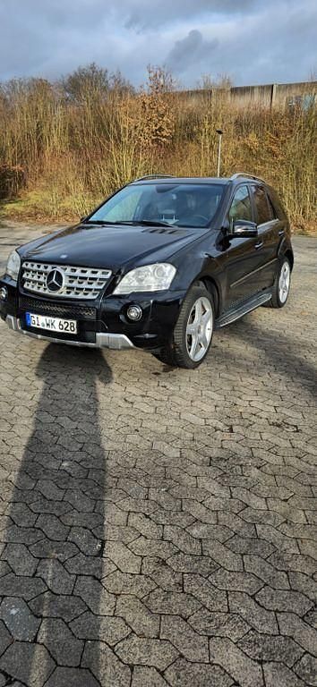 Gebraucht Mercedes ML500 387 PS (284 kW) 2010 Schwarz SUV