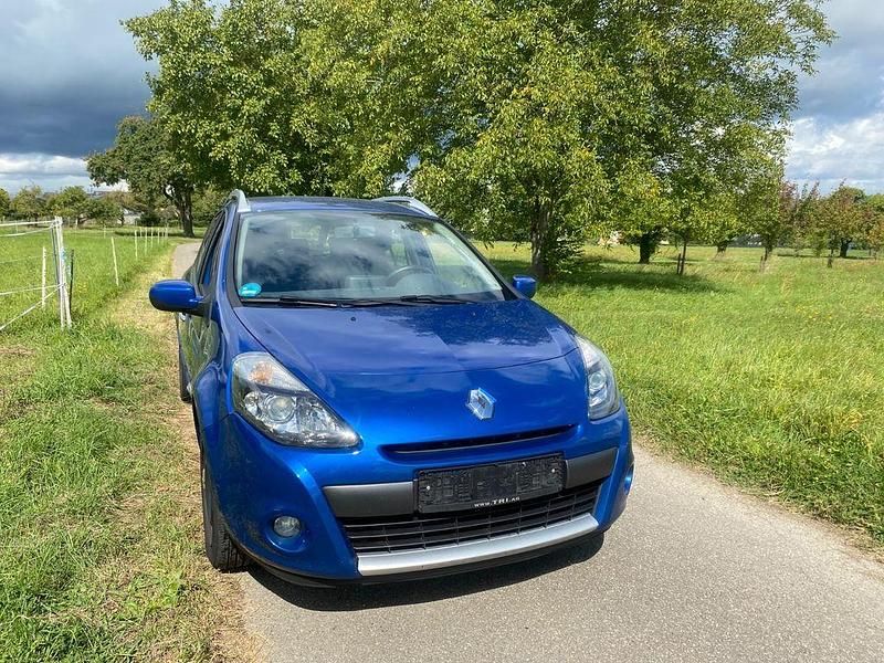 Blau Gebraucht 2009 Renault Clio II Dynamique Limousine | 2.500 € (Etwas zu teuer) - Bild 1/4