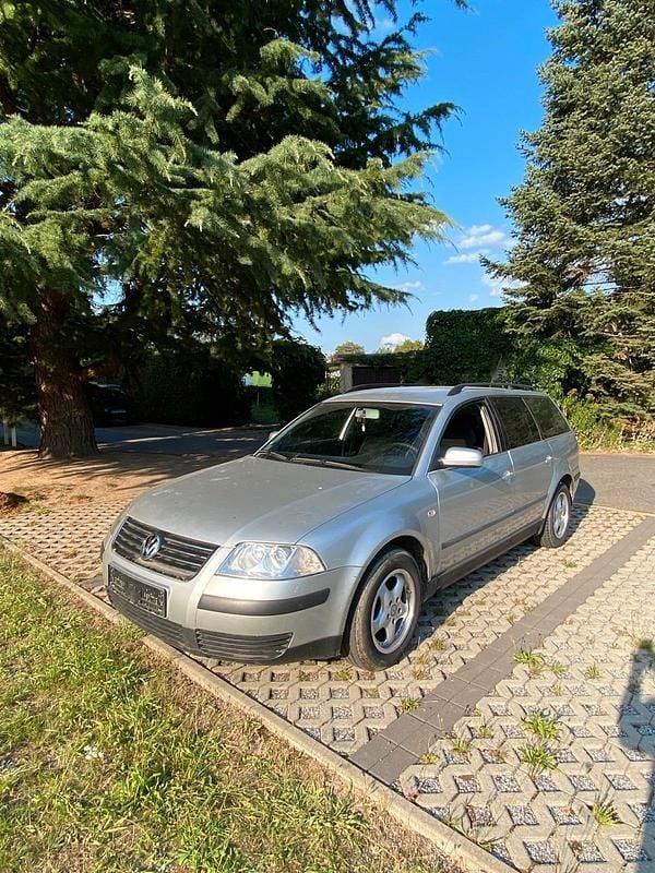 Silber Gebraucht 2002 VW Passat Kombi | 1.450 € (Guter Preis) - Bild 1/4