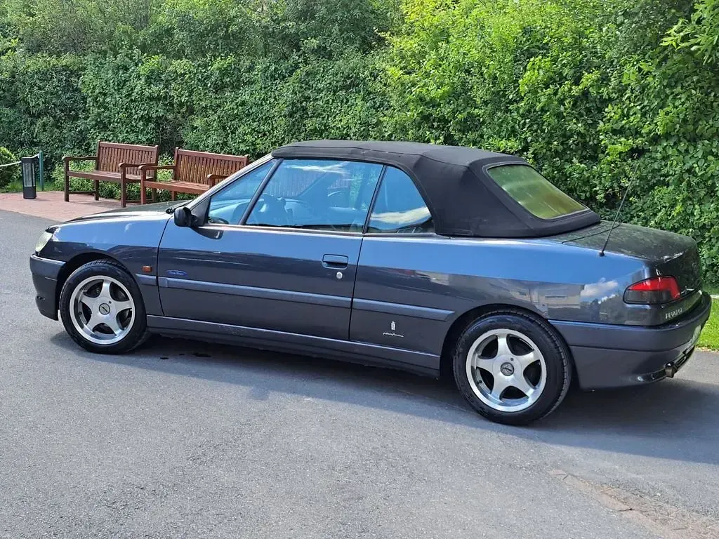 Gebraucht Peugeot 306 Cabriolet 101 PS (74 kW) 1999 Grau Cabrio
