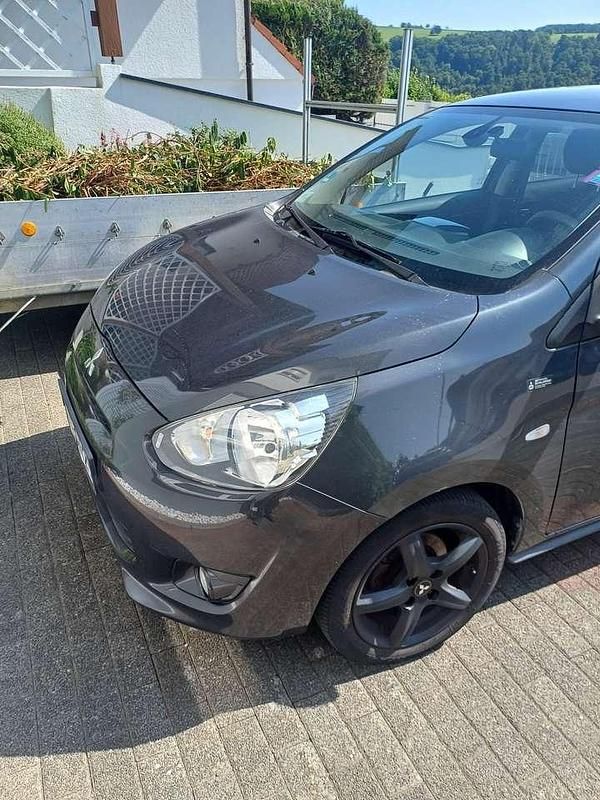 Grau Gebraucht 2014 Mitsubishi Space Star Top Limousine | 4.300 € (Fairer Preis) - Bild 1/4