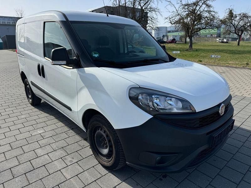 Gebraucht Fiat Doblò 95 PS (69 kW) 2020 Weiß Van / Kleinbus