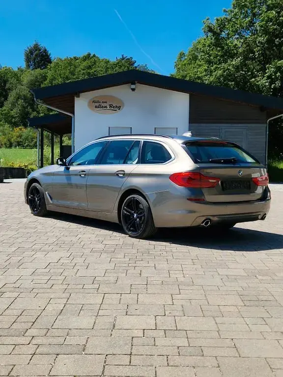 Gebraucht BMW 520 190 PS (139 kW) 2018 Gold Kombi