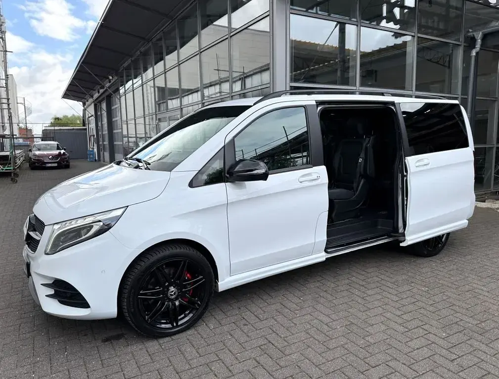 Gebraucht Mercedes V300 AMG line 239 PS (175 kW) 2020 Weiß Van / Kleinbus