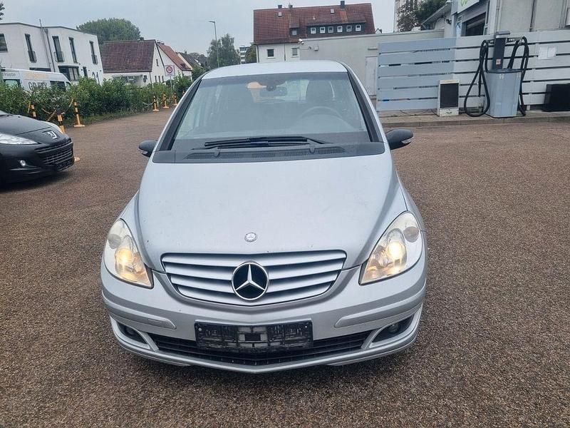 Silber Gebraucht 2006 Mercedes B180 Van / Kleinbus | 1.990 € (Guter Preis) - Bild 1/4