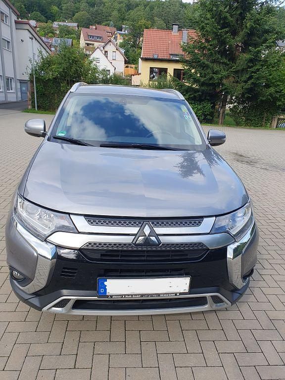 Grau Gebraucht 2019 Mitsubishi Outlander Plus SUV | 15.480 € (Superpreis) - Bild 1/4