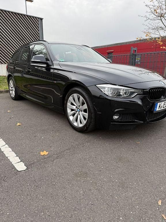 Schwarz Gebraucht 2018 BMW 330 M Sport Kombi | 26.100 € (Etwas zu teuer) - Bild 1/4