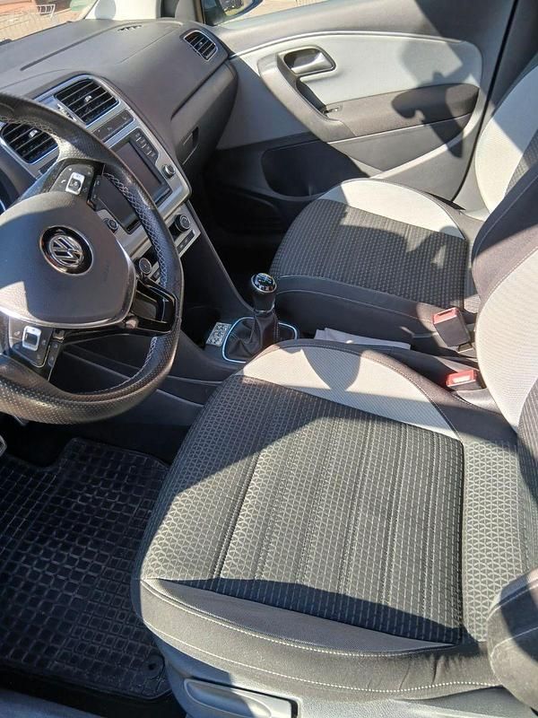 Gebraucht VW Polo Sound 90 PS (66 kW) 2016 Schwarz Kleinwagen