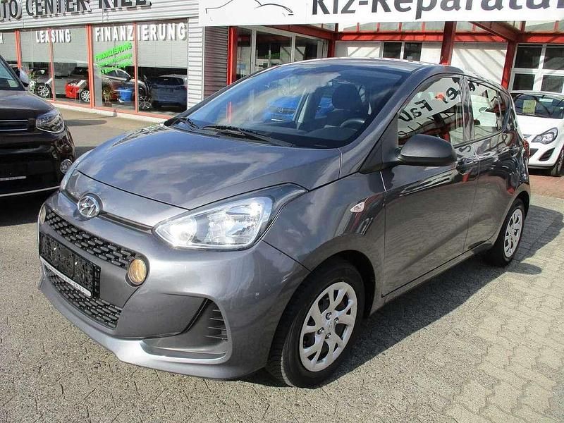 Grau (star dust metallic) Gebraucht 2019 Hyundai i10 Select Kleinwagen | 8.980 € (Fairer Preis) - Bild 1/4