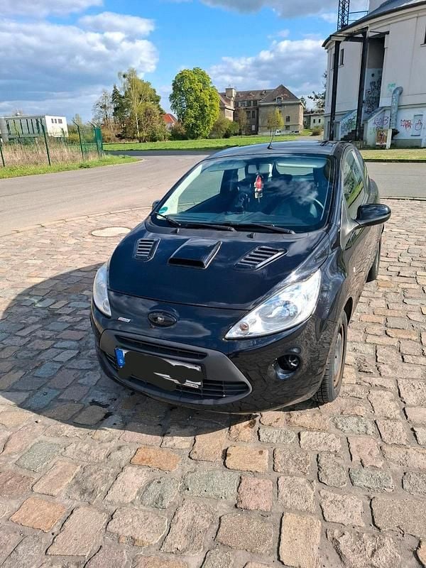 Second-hand Ford Ka 70 CP (51 kW) 2012 Negru Hatchback