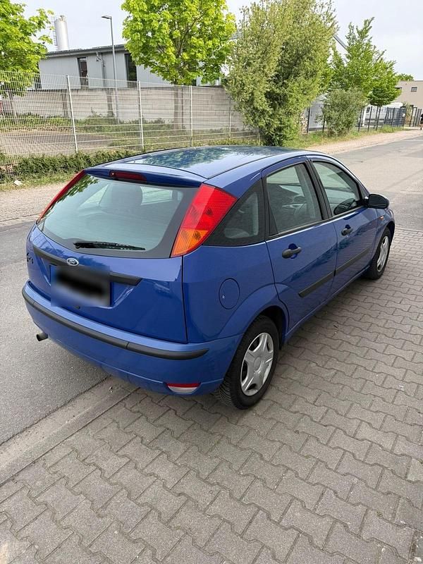Usata Ford Focus 100 CV (73 kW) 2002 Blu Berlina