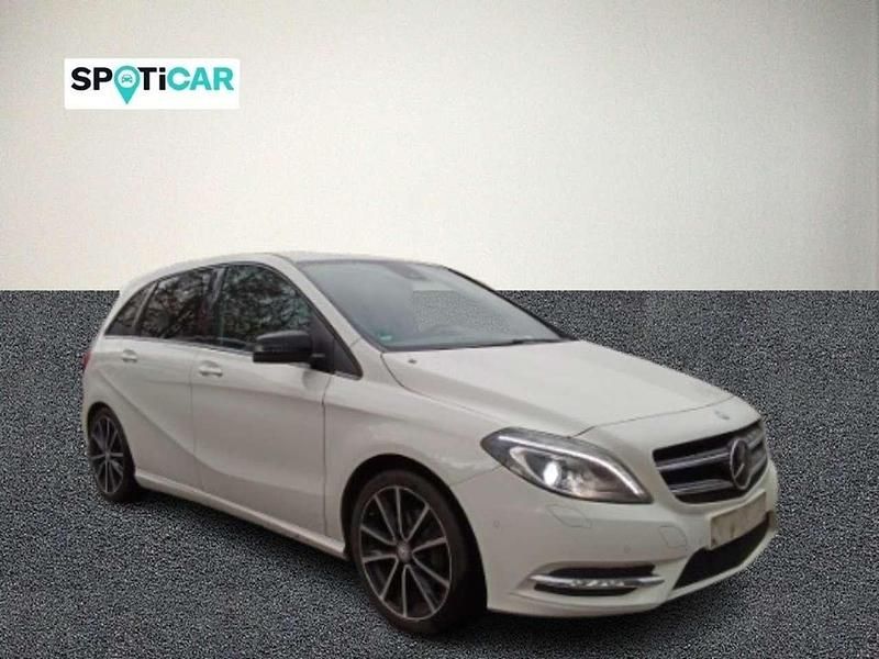 Gebraucht Mercedes B200 136 PS (100 kW) 2014 Calcitweiss/zirrusweiss Van / Kleinbus