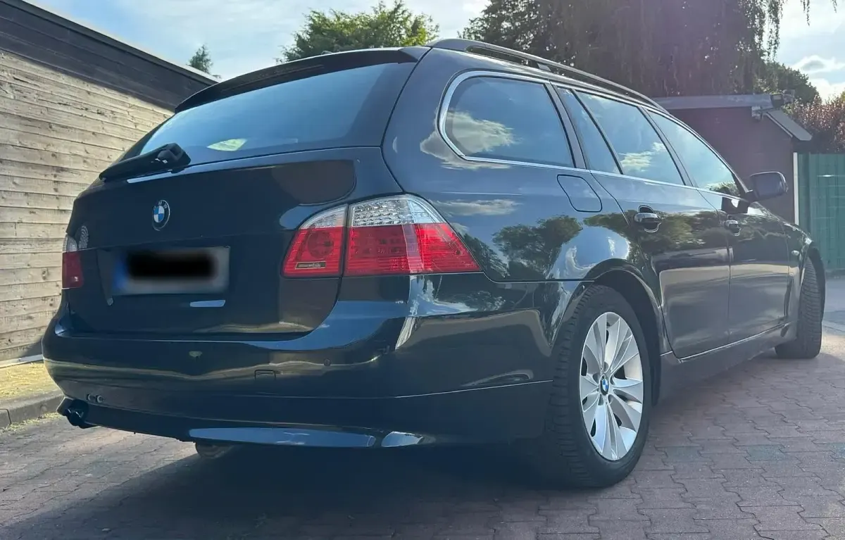 Gebraucht BMW 523 190 PS (139 kW) 2008 Schwarz Kombi