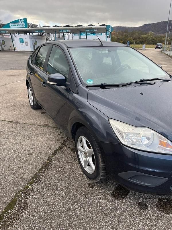 Gebraucht Ford Focus 100 PS (73 kW) 2008 Grau Limousine