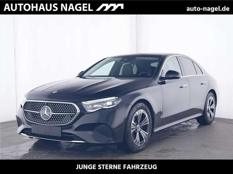 Lack obsidianschwarz (metallic) Gebraucht 2024 Mercedes E200 Avantgarde Limousine | 43.449 € (Guter Preis) - Bild 1/4