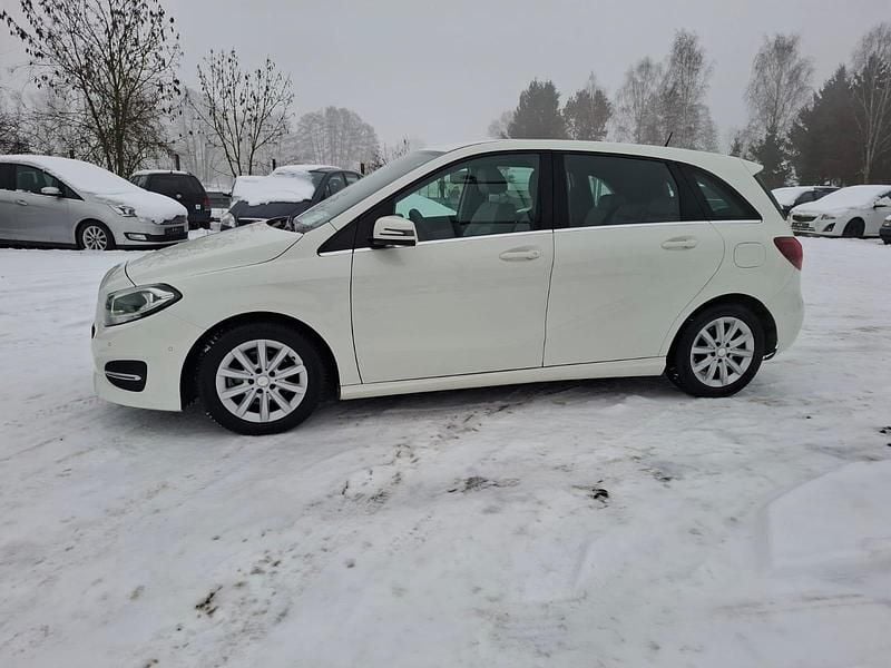 Gebraucht Mercedes B180 109 PS (80 kW) 2015 Weiß Van / Kleinbus