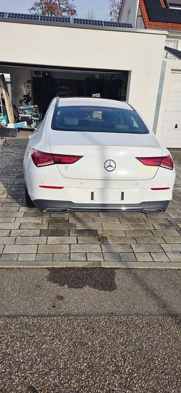 Gebraucht Mercedes CLA180 136 PS (100 kW) 2020 Weiß Limousine