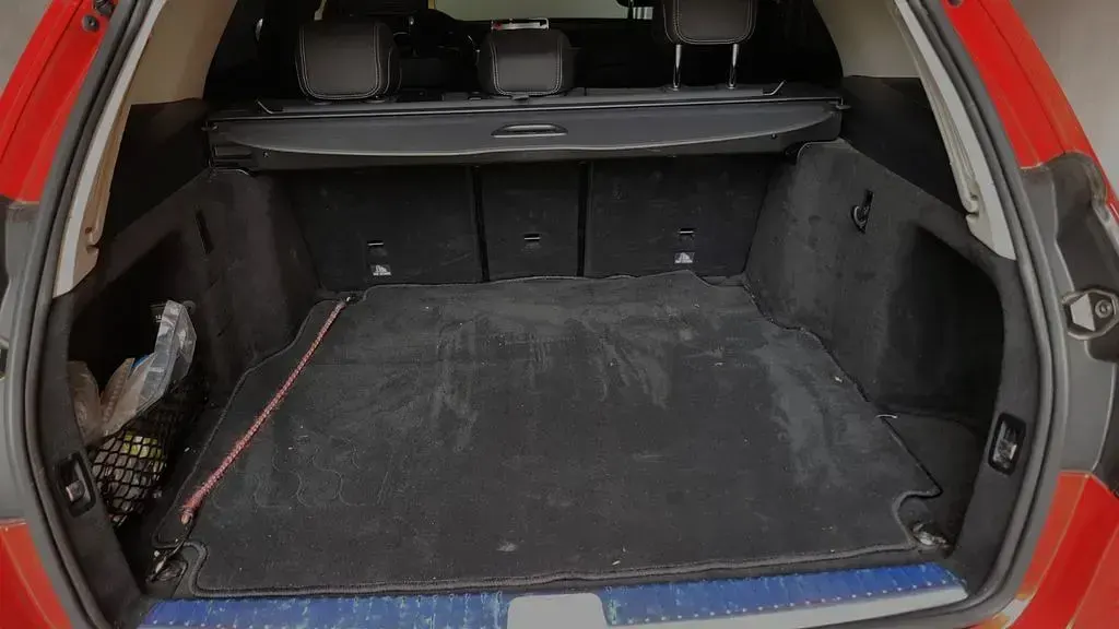 Gebraucht Mercedes C250 Avantgarde 211 PS (155 kW) 2017 Rot Kombi