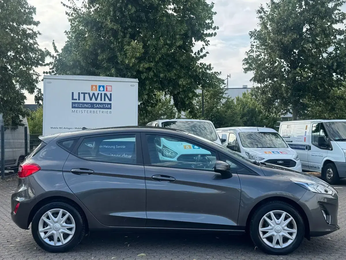 Gebraucht Ford Fiesta Cool & Connect 86 PS (63 kW) 2019 Grau Kleinwagen