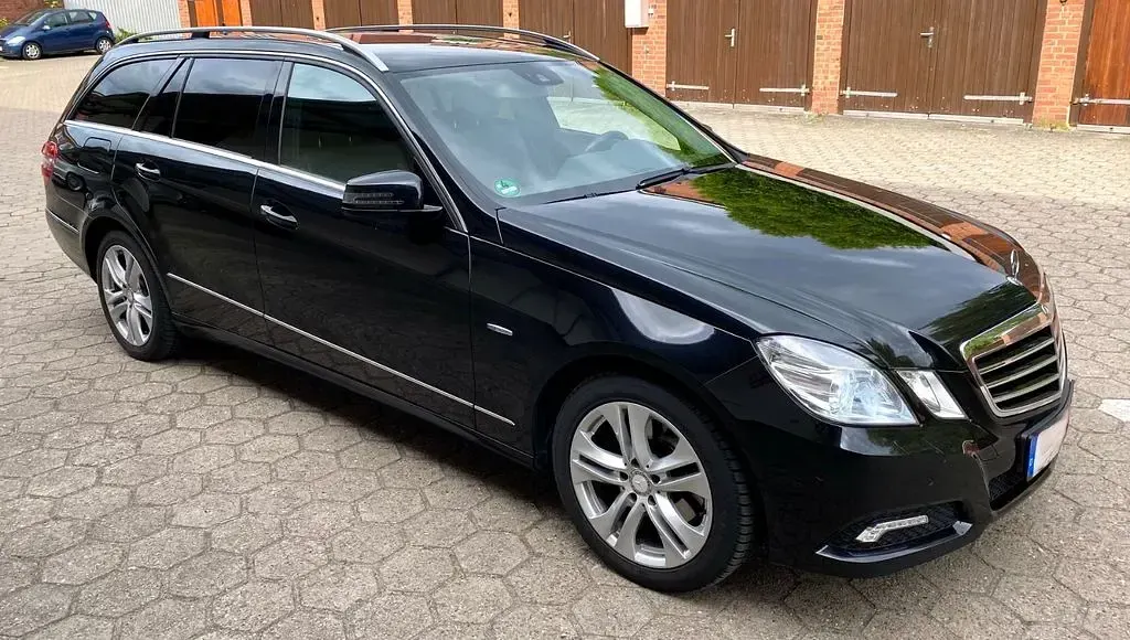 Gebraucht Mercedes E300 204 PS (150 kW) 2010 Schwarz Limousine