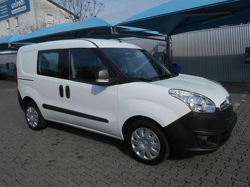 Gebraucht Opel Combo 95 PS (69 kW) 2017 Weiß Van / Kleinbus