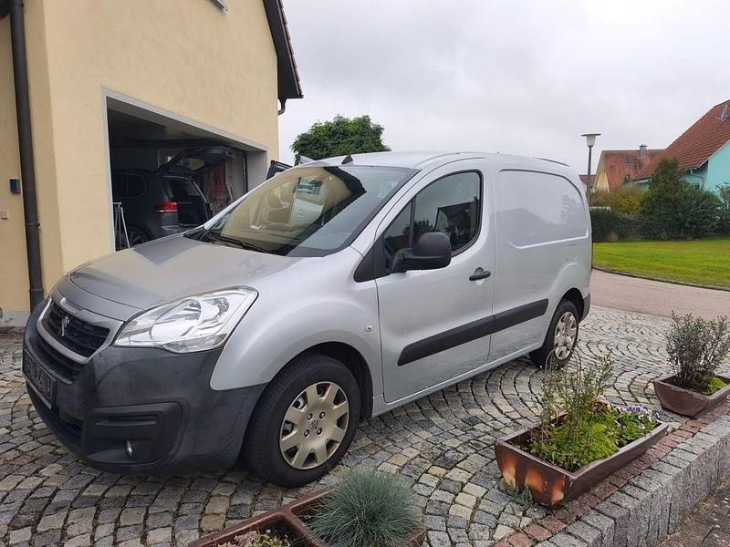 Silber Gebraucht 2016 Peugeot Partner Van | 7.800 € (Fairer Preis) - Bild 1/4