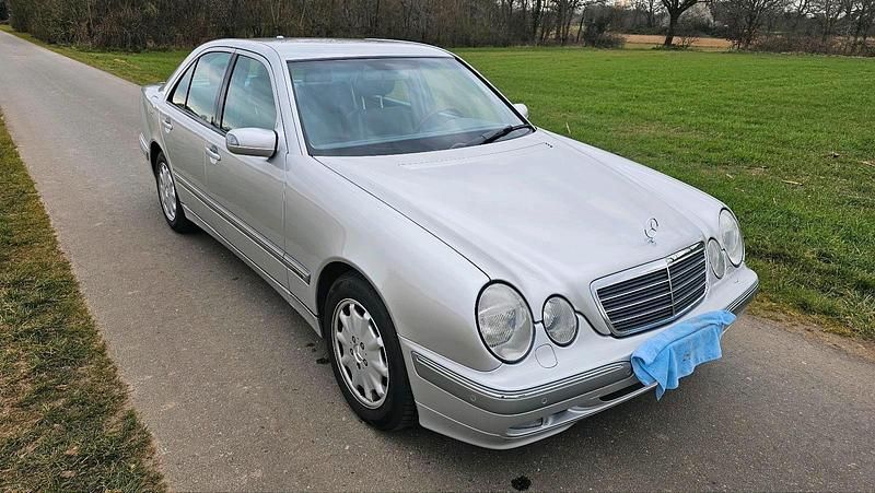 Silber Gebraucht 2000 Mercedes E270 Limousine | 10.700 € - Bild 1/4