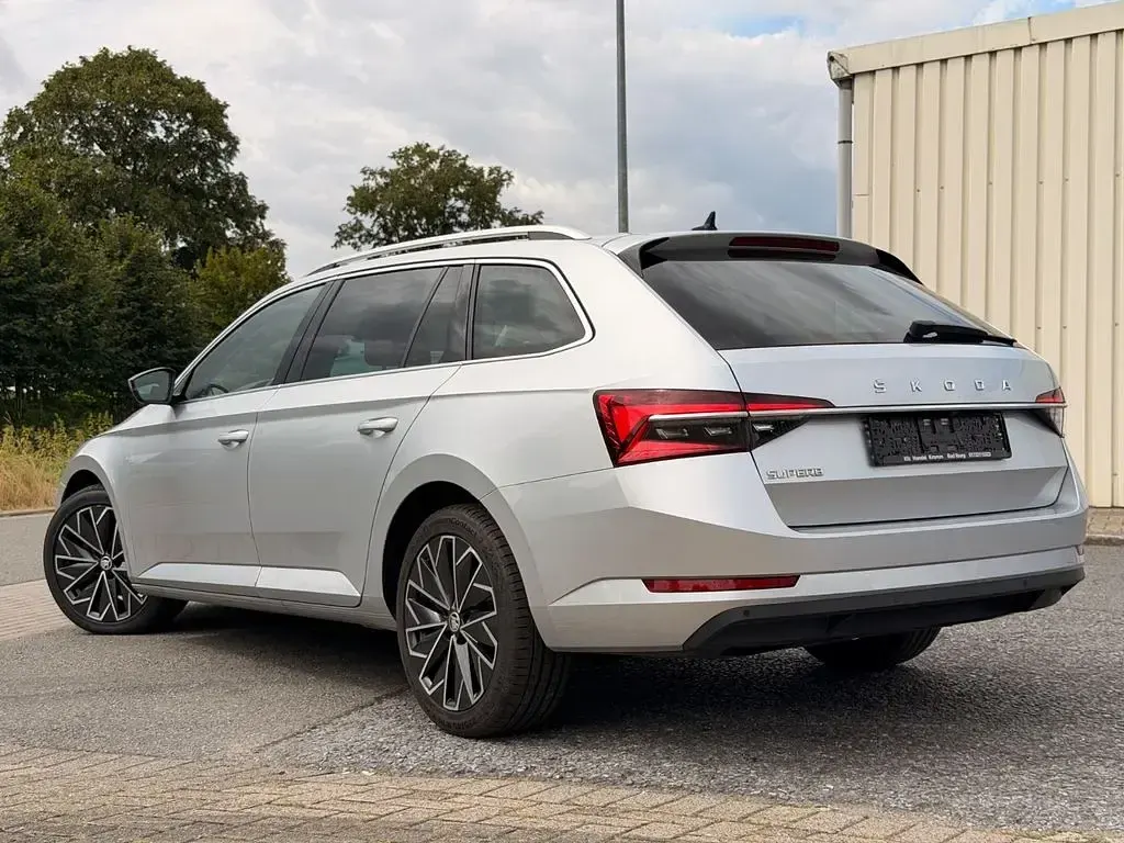 Gebraucht Skoda Superb Style 150 PS (110 kW) 2022 Silber Limousine