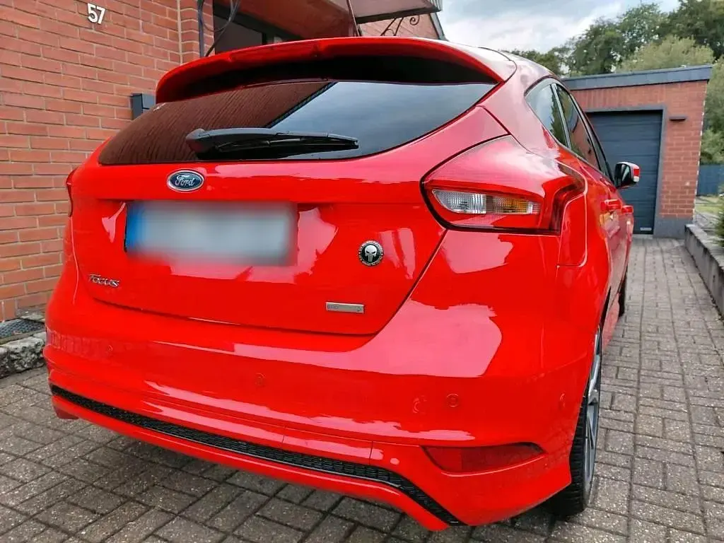 Gebraucht Ford Focus ST-Line 140 PS (102 kW) 2018 Rot Limousine