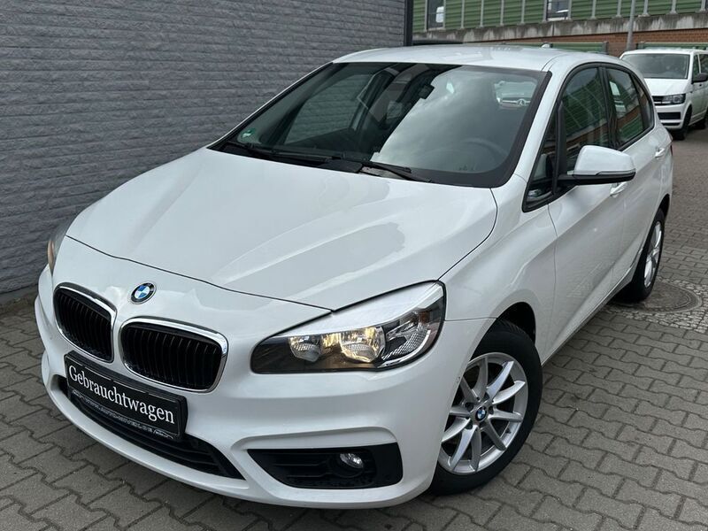 Weiß Gebraucht 2015 BMW 216 Active Tourer Basis Van / Kleinbus | 7.999 € (Fairer Preis) - Bild 1/4