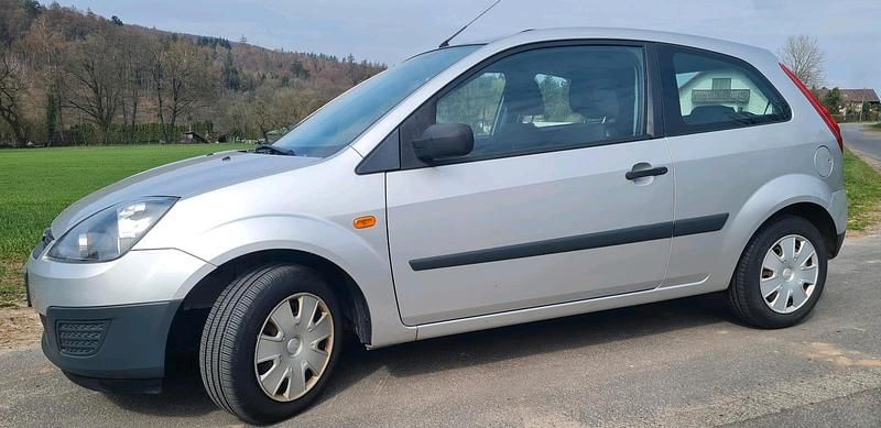 Gebraucht Ford Fiesta 60 PS (44 kW) 2006 Silber Kleinwagen