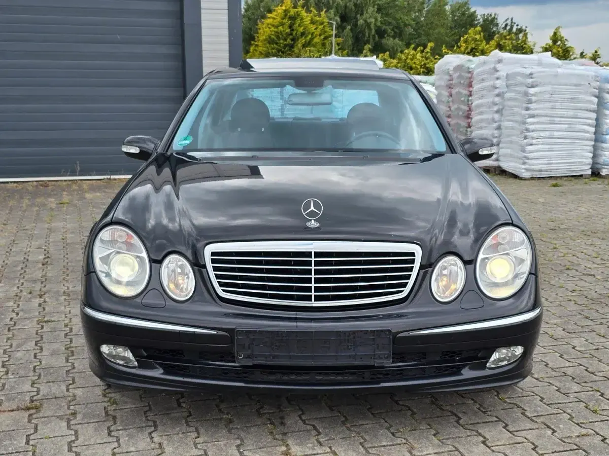 Gebraucht Mercedes E200 Avantgarde 163 PS (119 kW) 2003 Schwarz Limousine