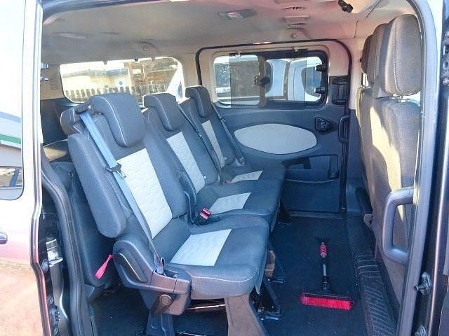 Gebraucht Ford Tourneo Titanium 131 PS (96 kW) 2017 Magneticgrau (metallic) Van / Kleinbus