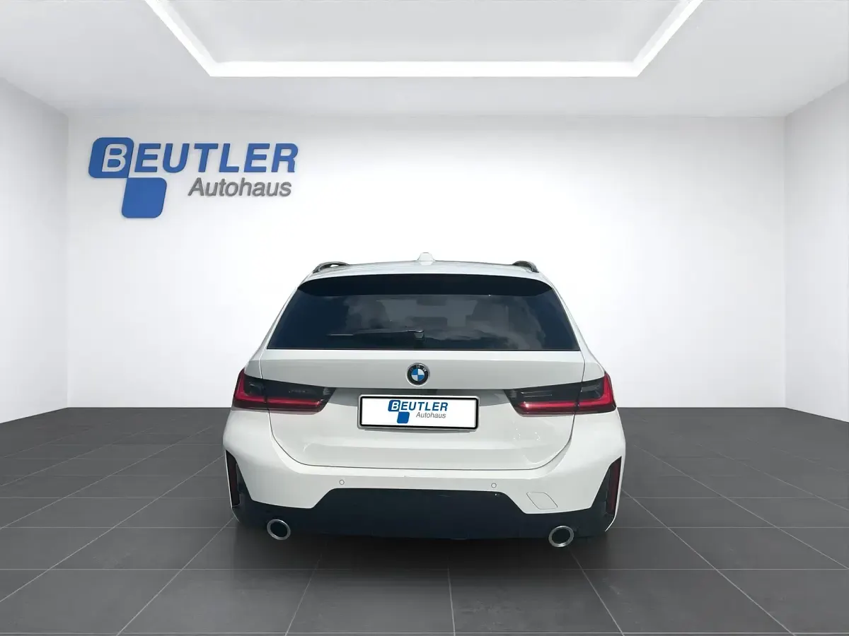 Gebraucht BMW 320 M Sport 190 PS (139 kW) 2024 Alpinweiss Kombi