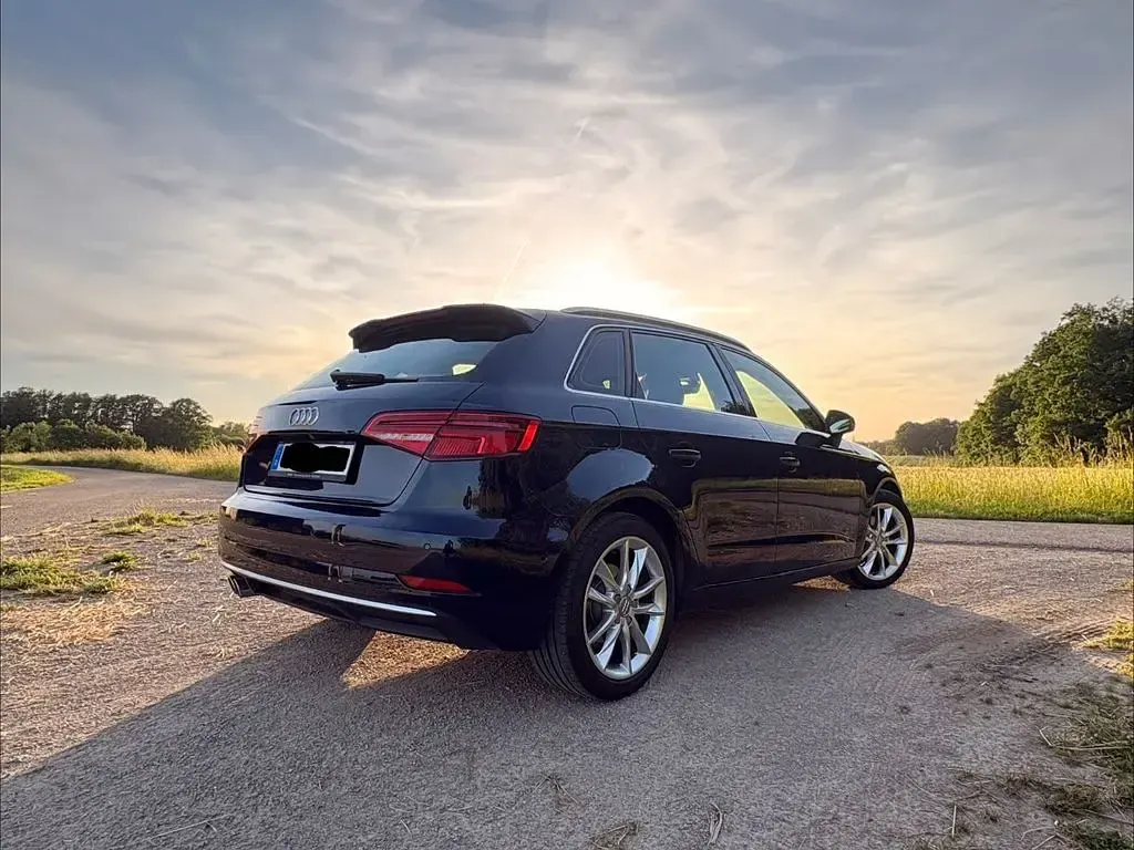 Gebraucht Audi A3 Sport 150 PS (110 kW) 2018 Blau Limousine