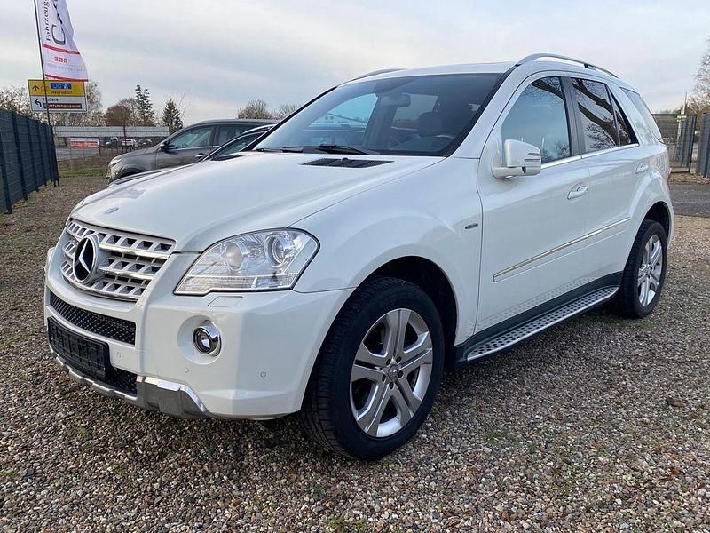 Weiß Gebraucht 2011 Mercedes ML300 AMG SUV | 18.900 € - Bild 1/4