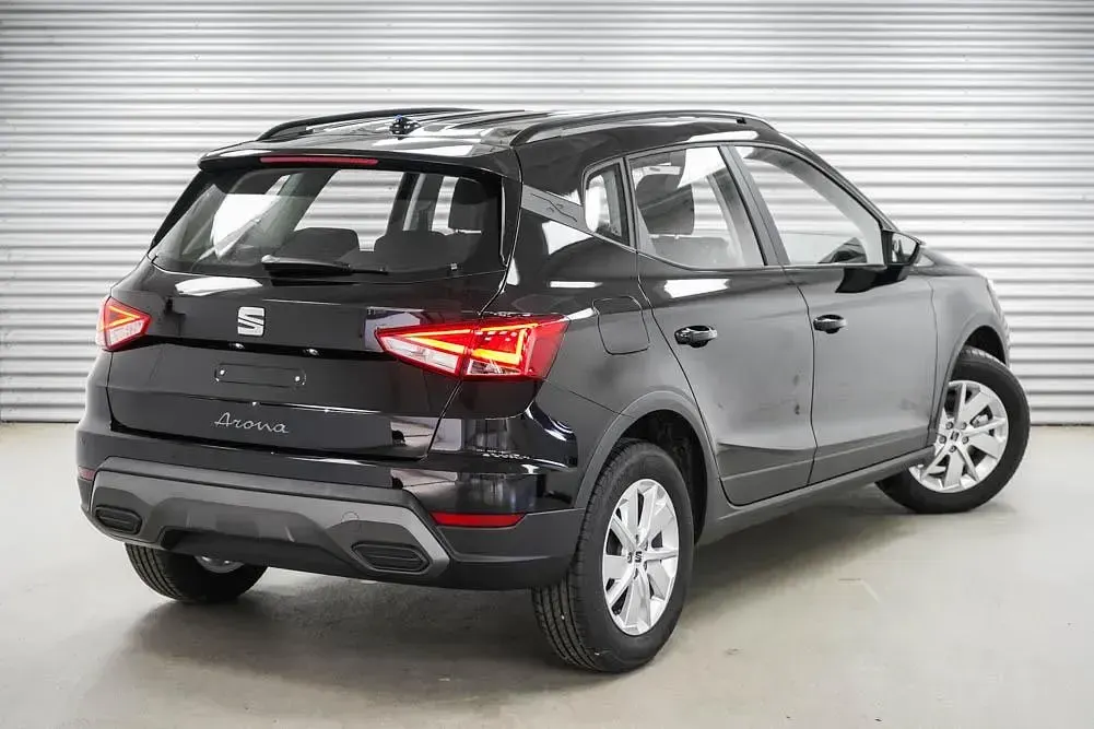 Neu Seat Arona Reference 2026 Midnight schwarz metallic (0e) SUV