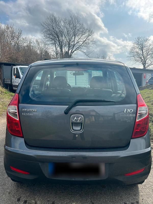 Gebraucht Hyundai i10 Edition 69 PS (50 kW) 2013 Grau Kleinwagen