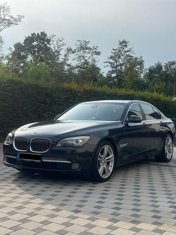 Gebraucht BMW 740 Performance 306 PS (225 kW) 2011 Schwarz Limousine