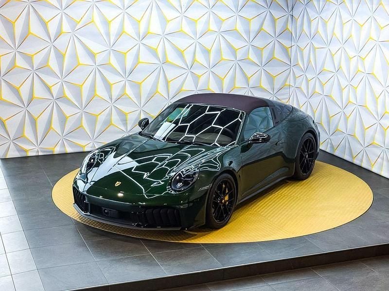 Oakgrünmetallic neo Neu 2025 Porsche 911 Targa 4 Cabrio | 243.950 € - Bild 1/4