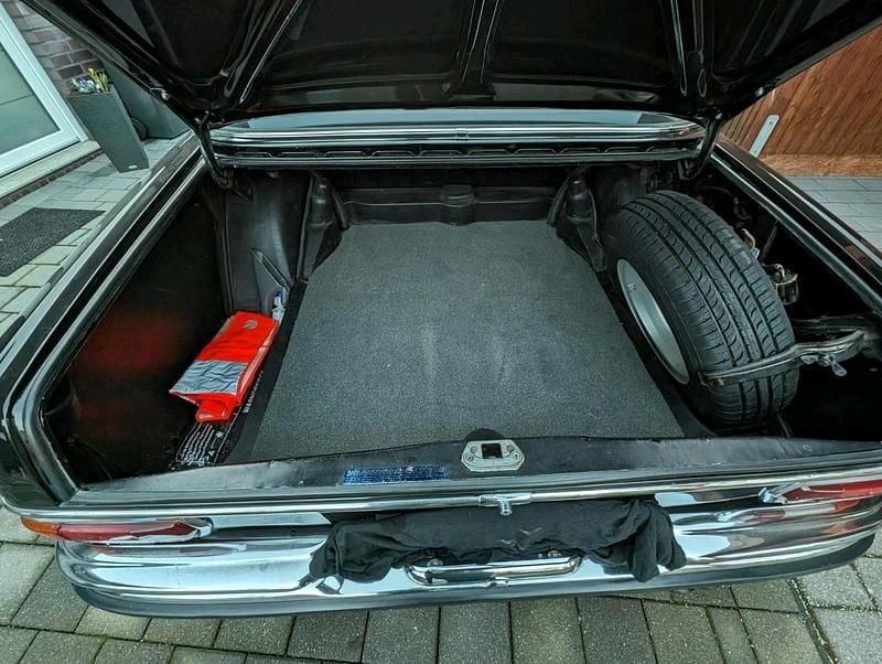 Gebraucht Mercedes S280 140 PS (102 kW) 1971 Schwarz Limousine