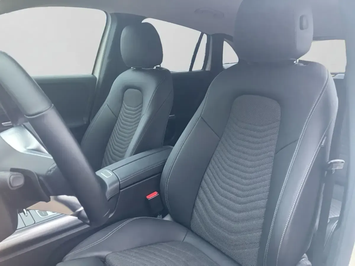Gebraucht Mercedes GLA200 Progressive 150 PS (110 kW) 2025 Unilack polarweiß SUV