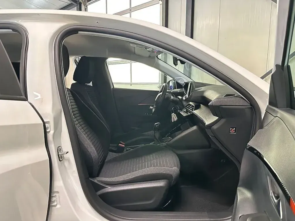 Gebraucht Peugeot 208 Active 73 PS (53 kW) 2021 Weiß Kleinwagen